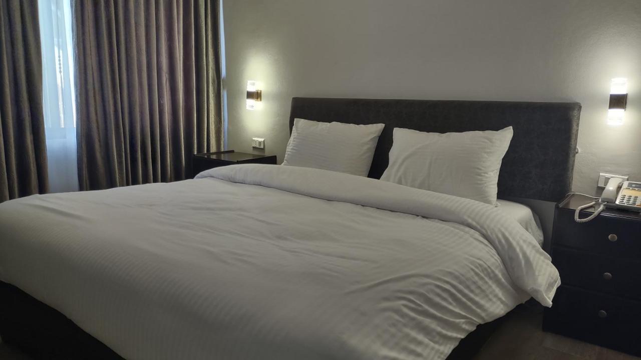 Black Iris Hotel Madaba Exterior foto